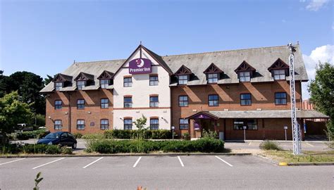 PREMIER INN CHRISTCHURCH WEST HOTEL - 2026 Hotel Reviews, Photos, Rate ...