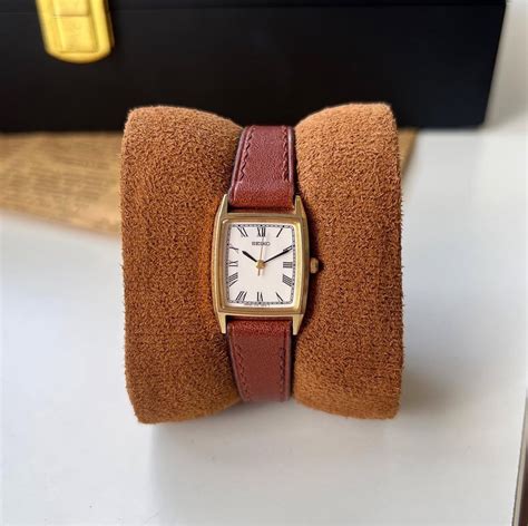 Seiko vintage 1989 lady watch Roman numerals, Women's Fashion, Watches ...