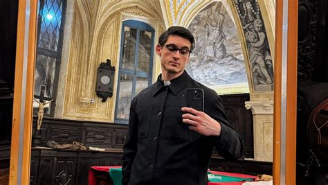 Alberto Ravagnani: Ο 32χρονος «σέξι ιερέας» που προκάλεσε σάλο στην ...