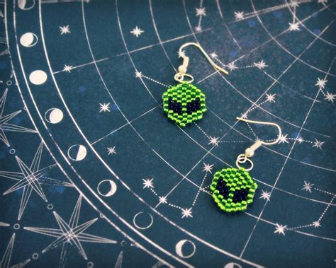 Alien Earrings 的图像结果