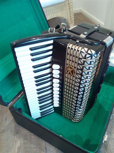 Hohner Atlantic IV deluxe 4chörig 120 Bass Topzustand aus erster Hand ...