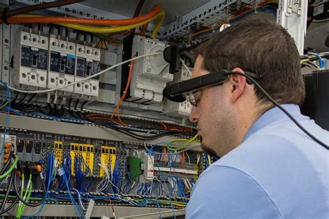 Intelligent gloves | TRUMPF