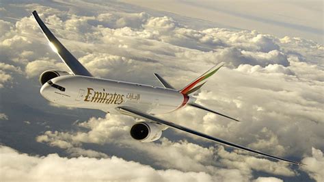 Boeing 777-300 Emirates Take Off Amsterdam - YouTube