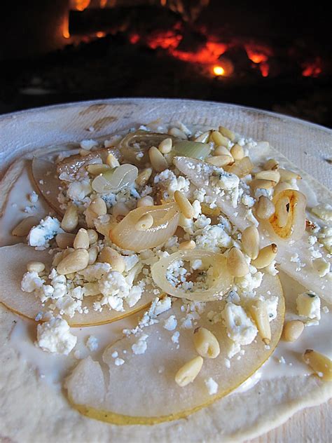 Gorgonzola Pear Pizza - Purple Chocolat Home