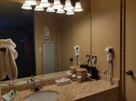 MALIGNE LODGE (Jasper) - Hotel Reviews & Photos - Tripadvisor