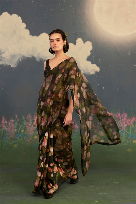 Nadiya Paar – Luxury Handwoven Sarees & Womenswear Brand in India