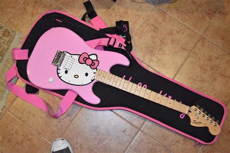 Fender HELLO KITTY *Strat Electric Guitar *FULL SIZE w/Hello Kitty Case ...