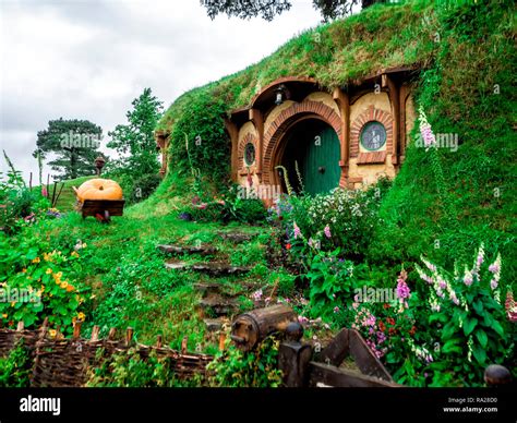 Bilbo baggins house hi-res stock photography and images - Alamy
