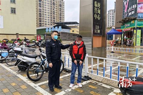 上海老人故意推倒摩托车，致车损近万元，车主无奈：警方说难获赔_腾讯新闻