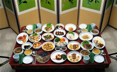 韩国游客来中国自助餐厅，东西吃断货，老板：白干了_五花肉