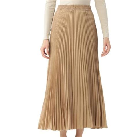 Street-style approved must-haves: Unveiling the pleated skirt renaissance