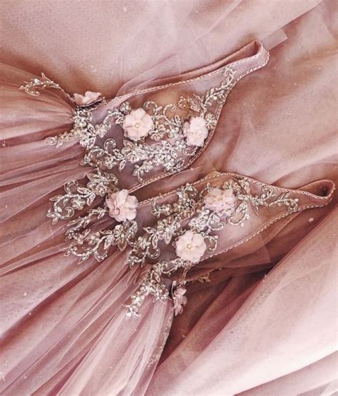 三国大驯兽师 | Pink evening dress, Wedding dresses lace, Pink prom dresses
