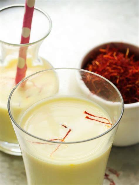 Saffron Milk Benefits: Why you must have saffron milk daily during ...