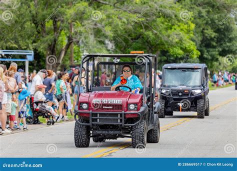 Sunny View of the Parade of Porter Peach Festival Editorial Photography ...