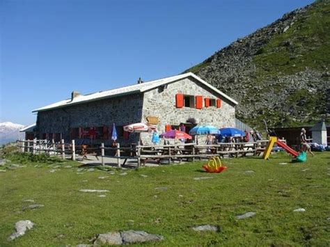 CABANE BELLA-TOLA (Saint-Luc) - Lodge Reviews, Photos, Rate Comparison ...