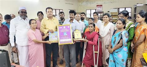 தாதனேந்தல் ஊராட்சிக்கு பி.வி.எம். அறக்கட்டளை சார்பில் விருதுகள் ...