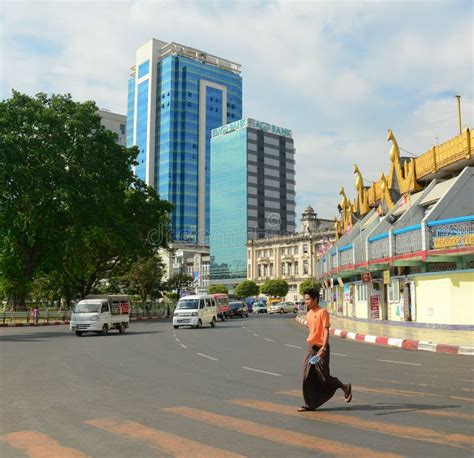 Mynmar Local People From City 的图像结果