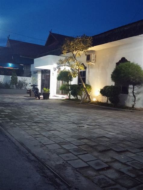 WISMA LIONTINE (Palangkaraya) - Inn Reviews, Photos, Rate Comparison ...