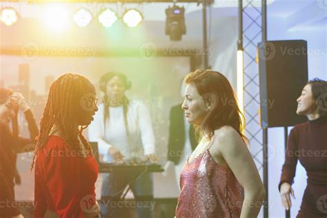 Girls Dance Music 的图像结果