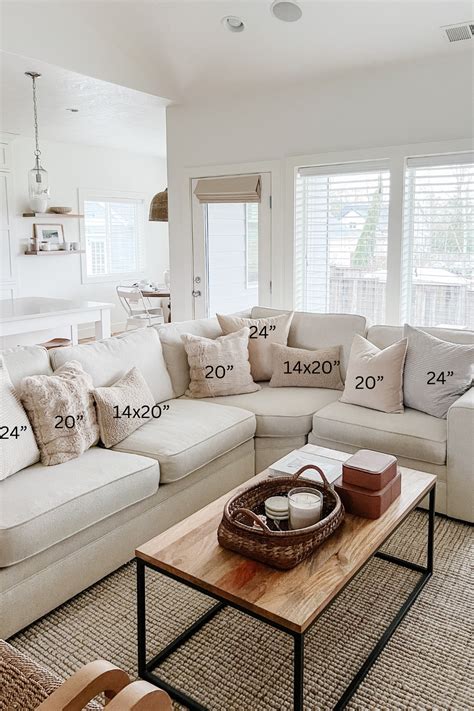 Throw pillow sizes: a guide for 2024