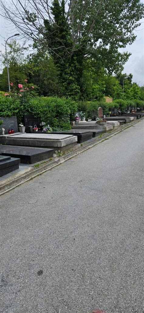 Grobnica na atraktivnoj lokaciji, grobnica, površina 4m2