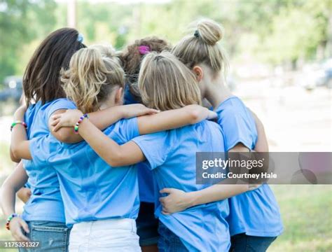 Girls Soccer Team Huddle 的图像结果