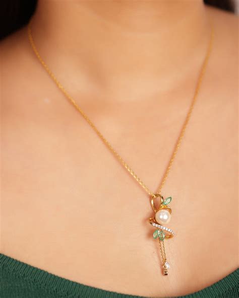 Emerald Pearl Floral Design Pendant – Ratnaprabha