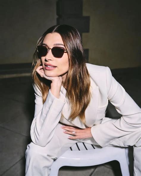 so cool!"Beaver" Hailey Bieber's new sunglasses with salt blockbuster ...