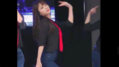 韩国牛仔裤女团热舞现场，台下一片尖叫声_凤凰网视频_凤凰网