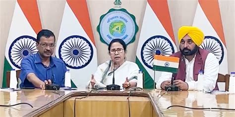 Mamata Banerjee Extends Support to Kejriwal in 'Fight' Against ...