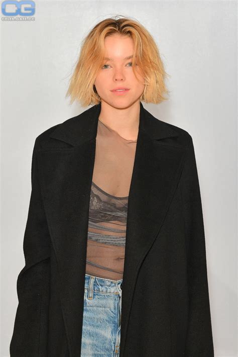 Milly Alcock Nackt Bilder, Onlyfans Leaks, Playboy Fotos, Sex Szene