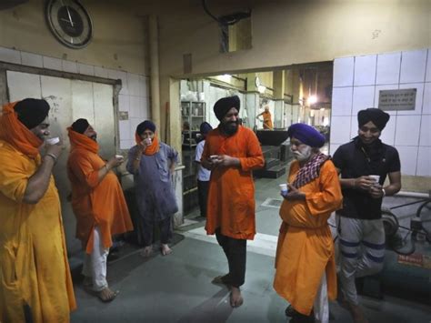 Bangla Sahib Gurudwara Has Been Feeding People Throughout Lockdown