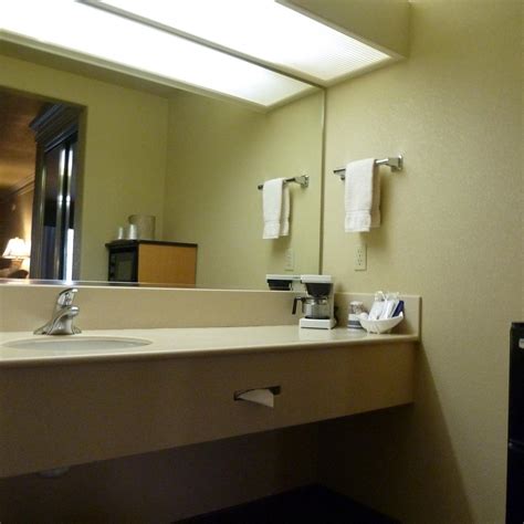 BEST WESTERN INN & SUITES LEMOORE - Prices & Hotel Reviews (CA)