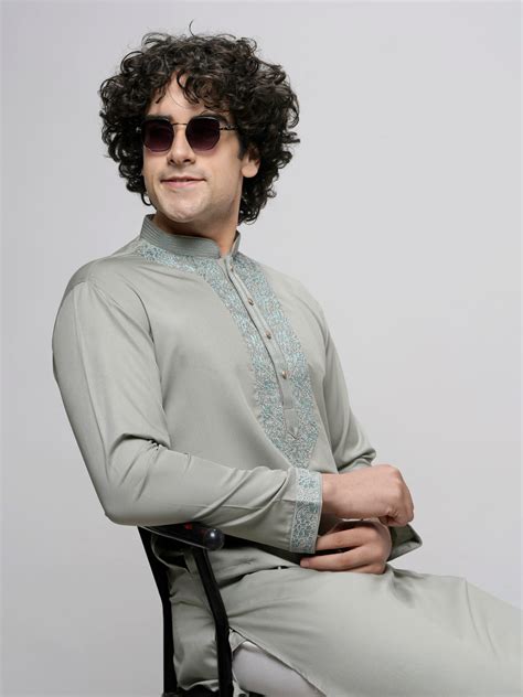 Men's Sky Blue Cotton Embroidered Kurta – Maahi Fabs