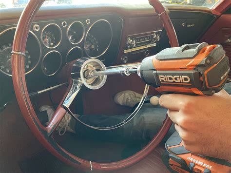 Using a Multimeter On Power Tools 的图像结果