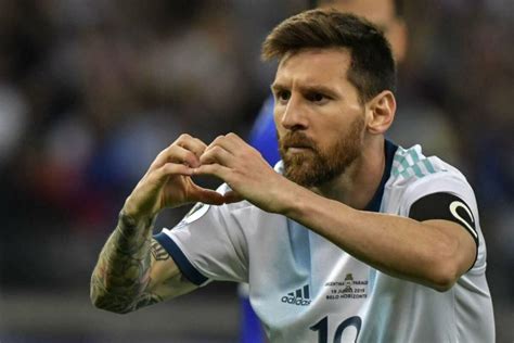 2022年，梅西带领阿根廷夺冠捧起大力神杯的概率有多大？_腾讯新闻
