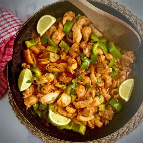One Pan Chicken Fajitas with Spicy Chipotle Sauce