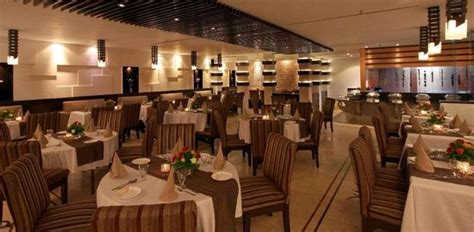 MOTIMAHAL DELUX RESTAURANT AT HOTEL GOLDEN TULIP, Amritsar - Restaurant ...