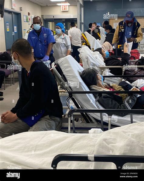 Crowded er hospital covid hi-res stock photography and images - Alamy