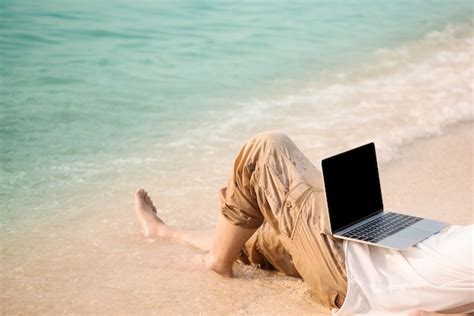 Beach Pictures with People Using Computer 的图像结果