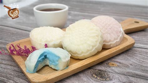Snow Skin Ice Cream Mooncake! Soft, chewy and simply addicting!