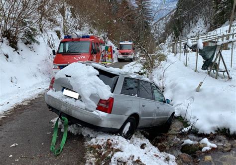 Auto landet in Bach - UnserTirol24
