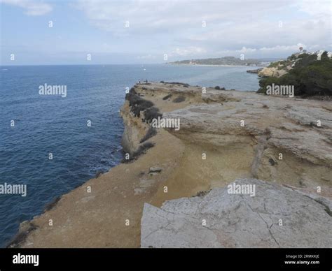 Costa Dourada beach and its cliffs: the first beach in Bahia from south to north.
