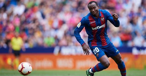 Ghanaian Soccer Player Raphael Dwamena Dies After Collapsing During Match