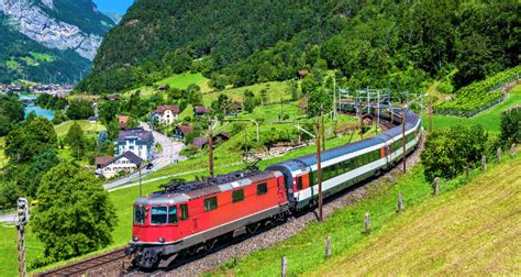 Breathtaking Train Routes in India That Belong on Your Bucket List