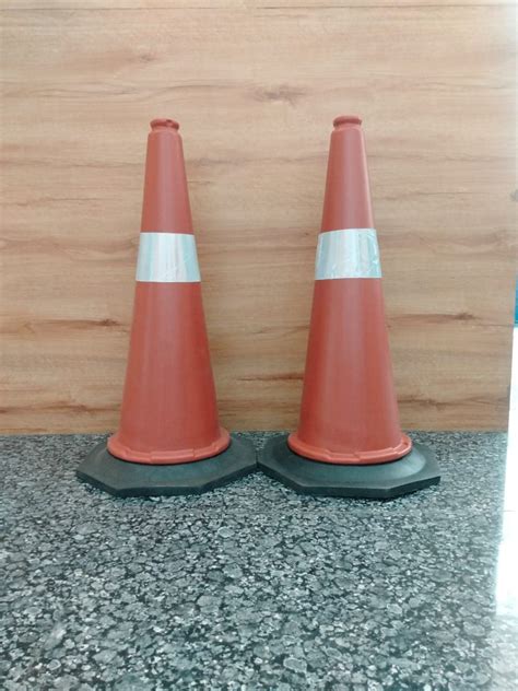HEALTH SAFE Parking Barrier Traffic Cones With Chain (Pack of 4) for no ...