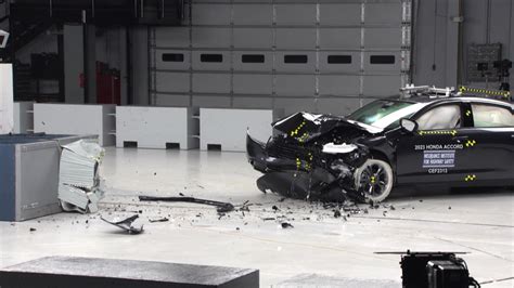 Ford Crash-Test IIHS 的图像结果