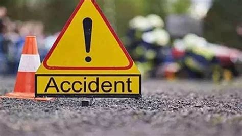 Four killed as tanker hits car on Mumbai-Agra highway in Nashik district