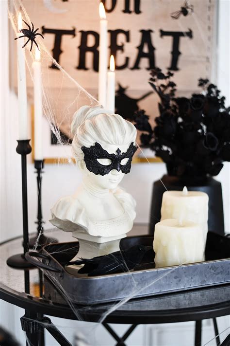 DIY Halloween Decor : The Entry Way - Indoor Halloween Decorating Ideas ...