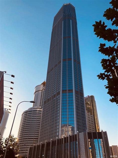 高370米！大连新地标“国贸中心大厦”，从设计到竣工历时18年_腾讯新闻